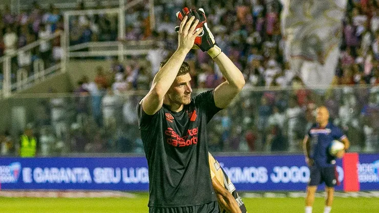 Bento goleiro do Athletico-PR durante partida contra o Fortaleza no estadio Presidente Vargas (CE) pelo campeonato Brasileiro A 2024