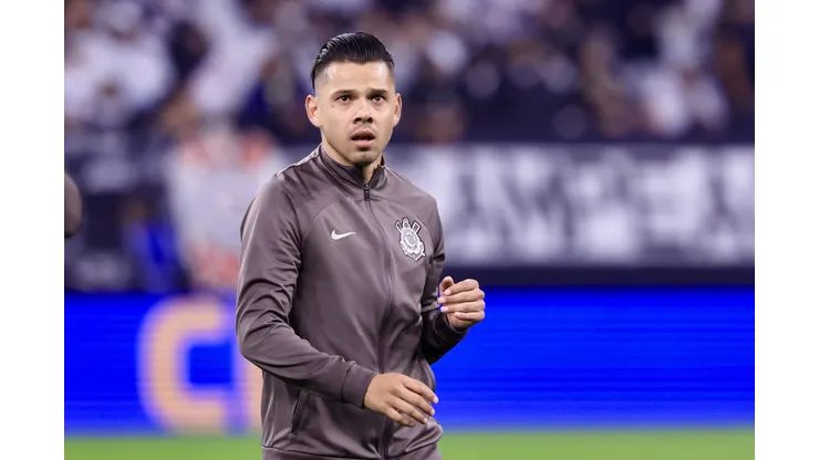 Romero durante aquecimento antes do confronto contra o Botafogo no Brasileirão 2024.