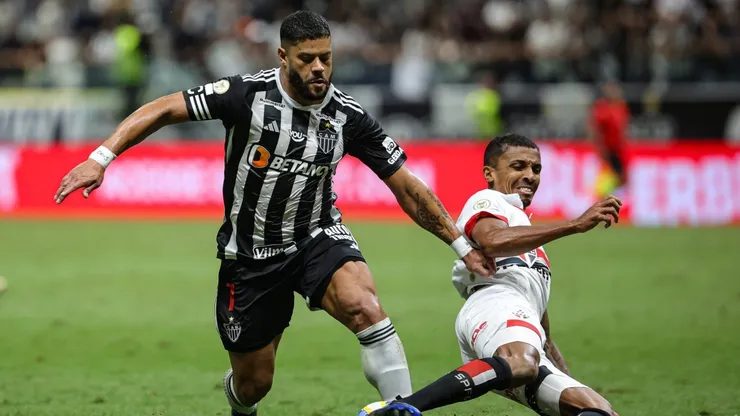 Hulk durante partida no estádio Arena MRV pelo campeonato Brasileiro A 2024 (Imagem: Gilson Lobo/AGIF)