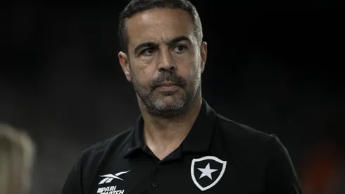 Artur Jorge durante confronto contra o Athletico-PR no Campeonato Brasileiro 2024.