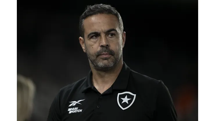 Artur Jorge durante confronto contra o Athletico-PR no Campeonato Brasileiro 2024.