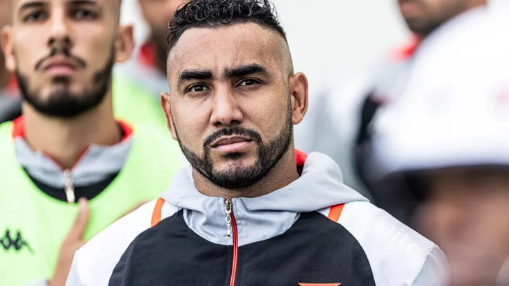 Payet jogador do Vasco durante partida contra o Santos no estadio Vila Belmiro pelo campeonato Brasileiro A 2023. Meio-campista recebeu alerta sobre seu futuro