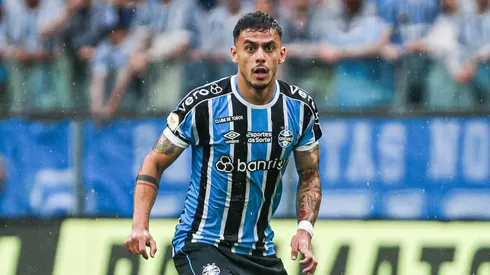 Carballo atuando pelo Grêmio