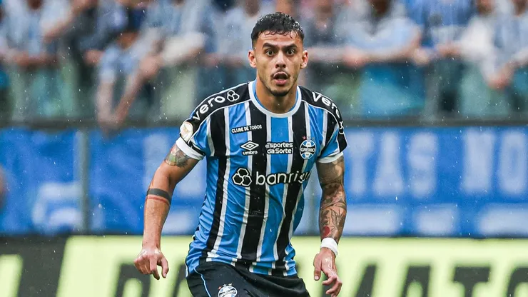 Carballo atuando pelo Grêmio