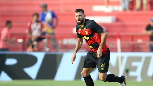 Luciano Castán é um dos pilares da defesa do Sport – Foto: Marlon Costa/AGIF