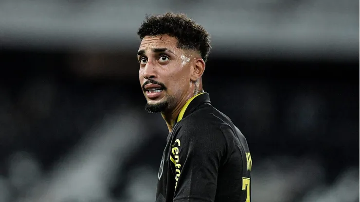 Kaue jogador do Botafogo durante partida contra o Boavista no estadio Engenhao pelo campeonato Carioca 2024. Foto: Thiago Ribeiro/AGIF