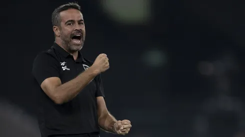 Botafogo surpreende e aumenta proposta por lateral (Imagem: Jorge Rodrigues/AGIF)