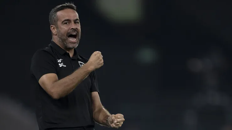 Botafogo surpreende e aumenta proposta por lateral (Imagem: Jorge Rodrigues/AGIF)
