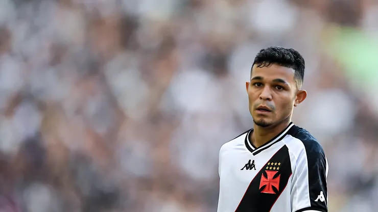 Adson jogador do Vasco durante partida contra o Nova Iguaçu no estádio Maracanã pelo campeonato Carioca 2024.