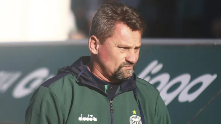 Fabio Matias tecnico do Coritiba durante partida contra o Vila Nova-GO no estadio Couto Pereira pelo campeonato Brasileiro B 2024.