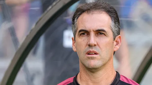Léo Condé ex-técnico do Vitoria durante partida contra o Cruzeiro no estádio Mineirão pelo campeonato Brasileiro A 2024.