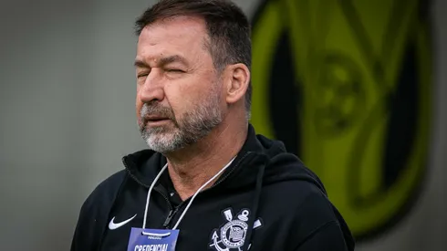 Augusto Melo do Corinthians durante partida contra o Cruzeiro no estádio Mineirão pelo campeonato Brasileiro A 2024. Foto: Fernando Moreno/AGIF