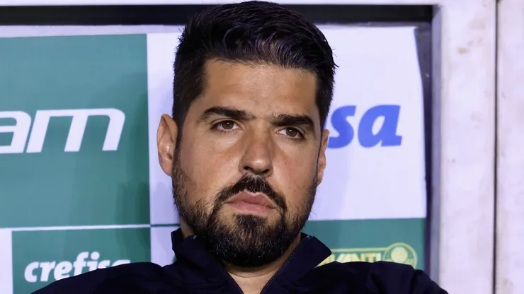 António Oliveira manda 'recado' ao Corinthians.