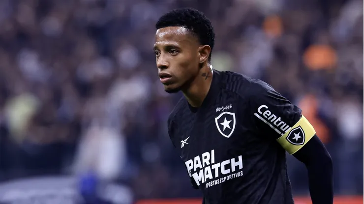 Tche Tche jogador do Botafogo durante partida contra o Corinthians no estadio Arena Corinthians pelo campeonato Brasileiro A 2024. Foto: Marcello Zambrana/AGIF