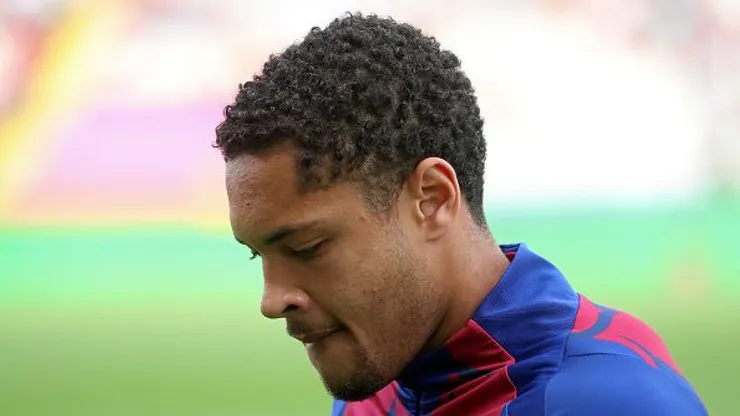Vitor Roque atuando no Barcelona