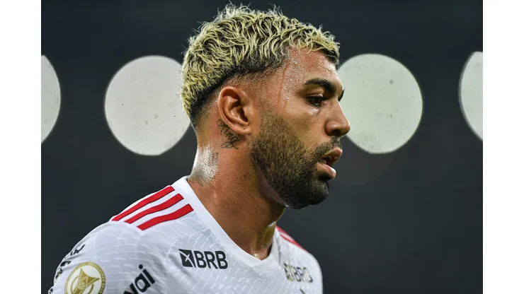 Gabigol durante confronto contra o Vasco no Brasileirão 2024.