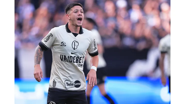 Rodrigo Garro durante confronto contra o Santo André no Campeonato Paulista 2024.