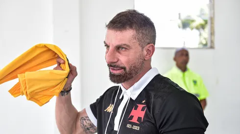 Pedrinho vem tendo problemas para administrar o Vasco – Foto: Thiago Ribeiro/AGIF