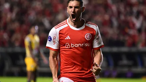 Atacante Alario comemora gol do Internacional (Ronaldo Funari / Alamy Stock Photo)