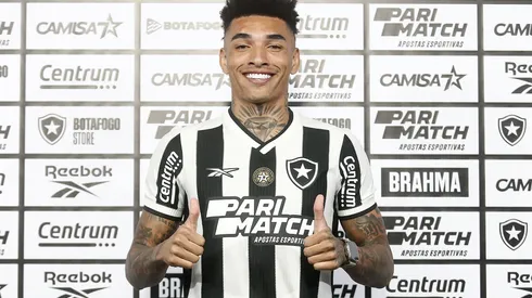 Foto: Vitor Silva/Botafogo – Igor Jesus durante apresentação no Botafogo.