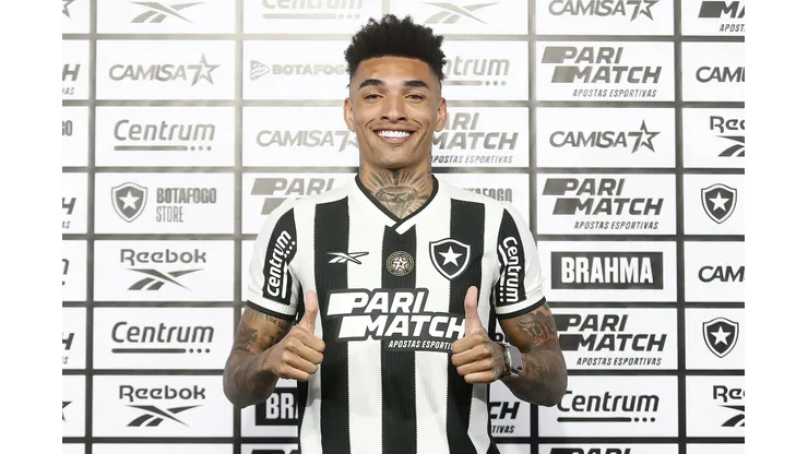 Foto: Vitor Silva/Botafogo - Igor Jesus durante apresentação no Botafogo.