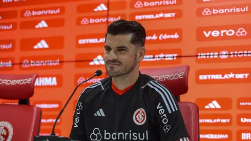 Foto Ricardo Duarte/Internacional – Fabrício durante entrevista coletiva de apresentação.