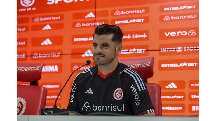 Foto Ricardo Duarte/Internacional - Fabrício durante entrevista coletiva de apresentação.
