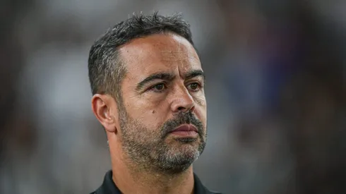 Artur Jorge tecnico do Botafogo durante partida contra o Athletico-PR no estadio Engenhao pelo campeonato Brasileiro A 2024. Comandante foi avisado sobre possível saída
