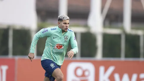 Bruno Guimarães durante treino da Seleção Brasileira no CT da Juventus. Foto: Lucas Figueiredo/CBF
