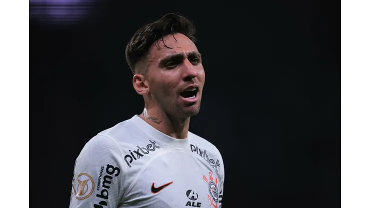 Gustavo Silva durante confronto Grêmio no Campeonato Brasileiro de 2023.