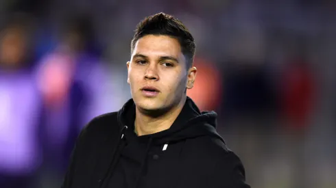 Juan Quintero of River Plate looks on prior to the semi final first leg match between River Plate and Boca Juniors as part of Copa CONMEBOL Libertadores 2019 at Estadio Monumental Antonio Vespucio Liberti on October 01, 2019 in Buenos Aires, Argentina. Meia pode jogar no time gaúcho