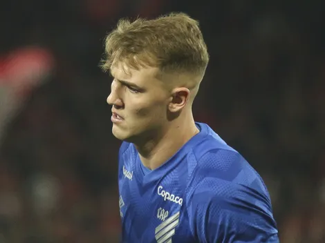 Goleiro do Athletico-PR admite que merecia expulsão: “Fui cabaço”