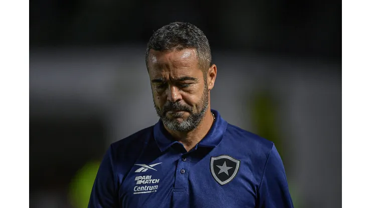 Artur Jorge durante clássico contra o Vasco no Brasileirão 2024.