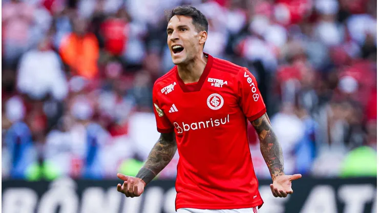 Hugo Mallo durante confronto contra o Fortaleza no Campeonato Brasileiro de 2023.