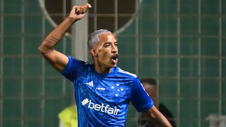 Matheus Pereira, do Cruzeiro, comemora após marcar o primeiro gol do time durante partida da Copa CONMEBOL Sul-Americana 2024 entre Cruzeiro e Union La Calera na Arena Independencia em 16 de maio de 2024 em Belo Horizonte, Brasil. Foto: Pedro Vilela/Getty Images