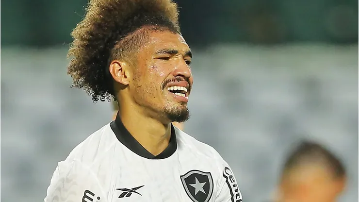 Textor atualiza situação de Adryelson e garante reforços para o Botafogo: “Fortalecer o elenco”
