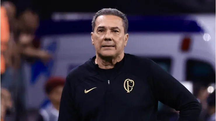 Vanderlei Luxemburgo ex-tecnico do Corinthians durante partida contra o Botafogo no estadio Arena Corinthians pelo campeonato Brasileiro A 2023.