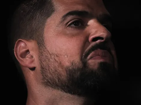 Corintianos cobram Antonio Oliveira por Coronado no banco