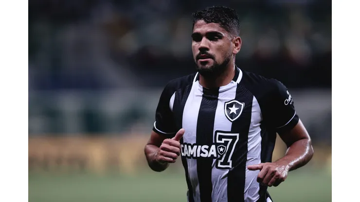 Daniel Borges durante confronto contra o Palmeiras no Brasileirão de 2022.