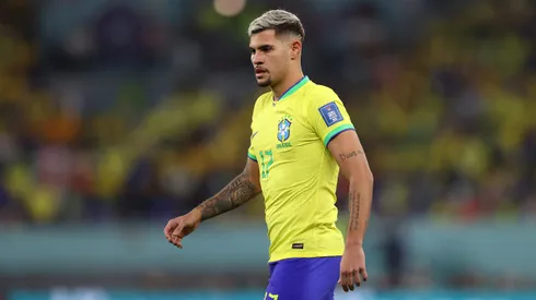 Bruno Guimarães durante confronto contra a Suiça na Copa do Mundo de 2022.