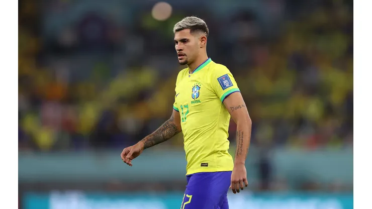 Bruno Guimarães durante confronto contra a Suiça na Copa do Mundo de 2022.