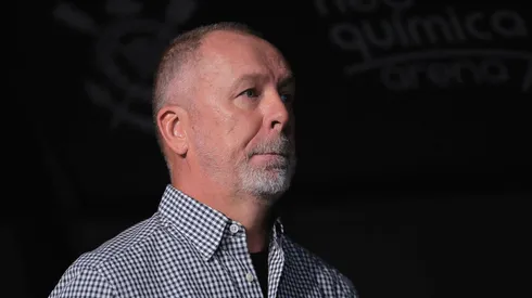 Mano Menezes fecha com 'rival' do Corinthians no Brasileirão.