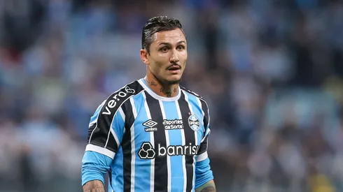 Vina deixou o Grêmio para o futebol árabe – Foto: Pedro H. Tesch/AGIF