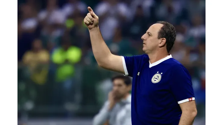 Rogério Ceni durante confronto contra o Palmeiras no Campeonato Brasileiro de 2024.