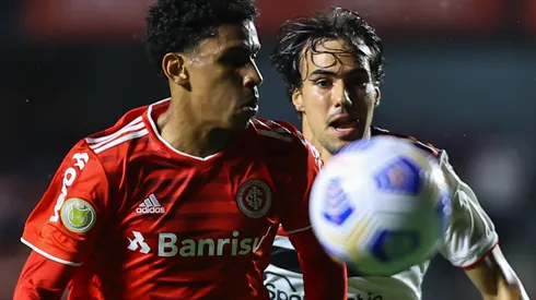 Paulo Victor durante confronto contra São Paulo no Brasileirão de 2021.