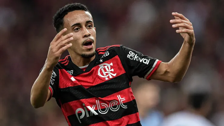 Matheus Goncalves jogador do Flamengo durante partida contra o Fortaleza no estadio Maracana pelo campeonato Brasileiro A 2024. Foto: Thiago Ribeiro/AGIF