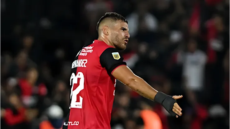 Julián Fernández, atuando no Newell's Old Boys em 2024 - Reprodução/Luciano Bisbal/Getty Images