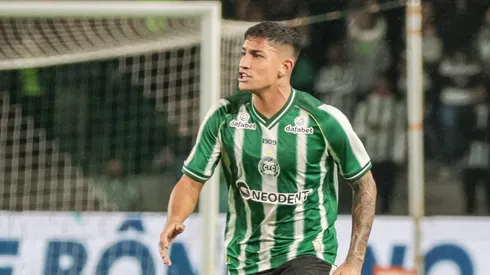 Thiago Dombroski atuando no Coritiba em 2023