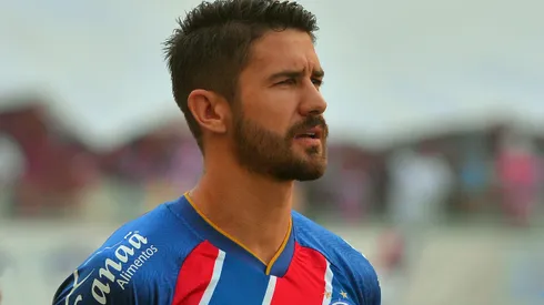 Everaldo, jogador do Bahia durante partida contra o Corinthians no estadio Fonte Nova pelo campeonato Brasileiro A 2024. Centroavante está sendo pressionado