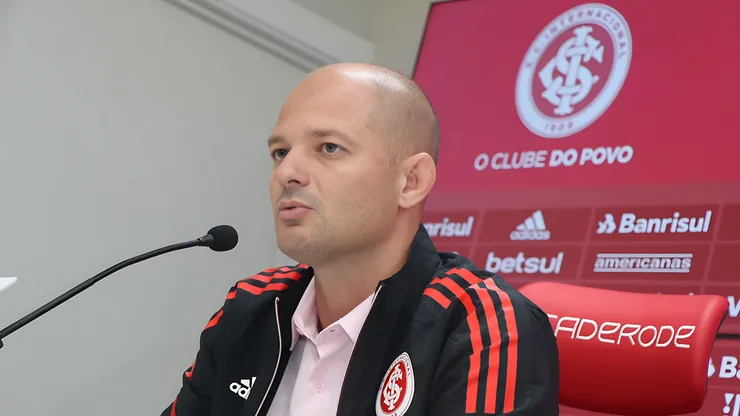 William Thomas durante coletiva pelo Internacional.